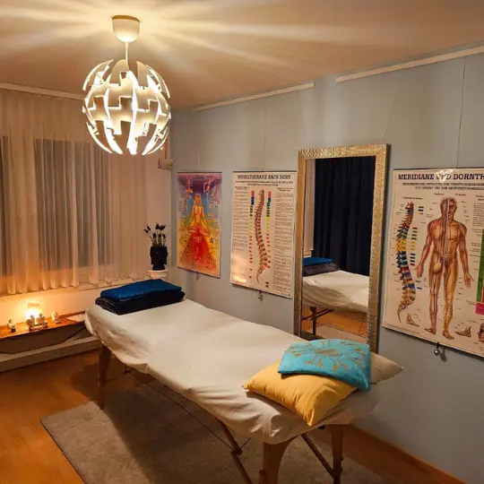 Hypnose-Baden-praxis-liege Raum für Alternativmedizin in Rütihof